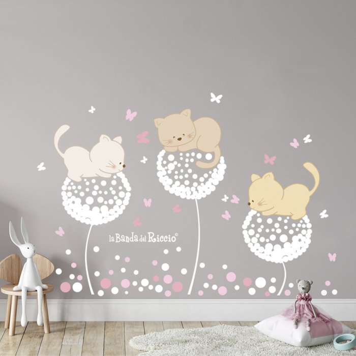 Adesivi murali "I Soffioni": dolci gattini dormono sui soffioni   - variante beige/rosa - foto ambientata.