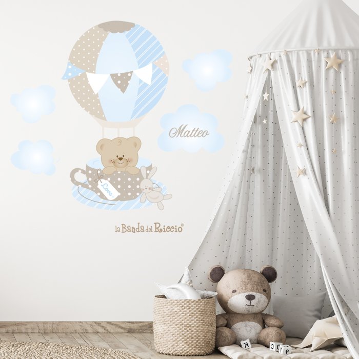 Adesivi murali per la cameretta del neonato: "La Tazza" foto ambientata colore beige/azzurro