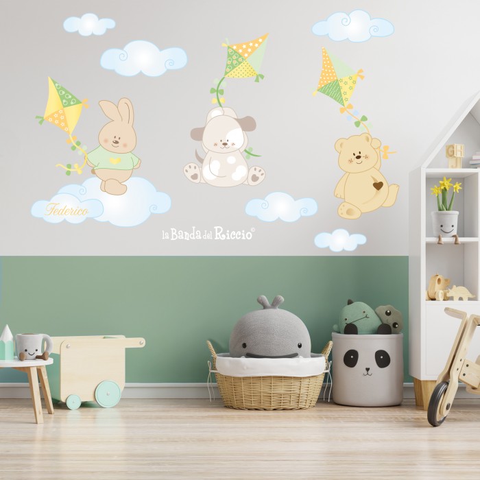 Adesivi parete cameretta "Gli Aquiloni" aquiloni con coniglietto orsetto e cagnolino -foto ambientata- colore verde arancione