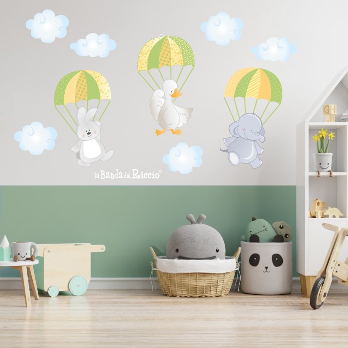 Wall stickers bambini  "I Paracadutisti" - un elefantino una anatra e un coniglietto con paracadute -foto ambientata-