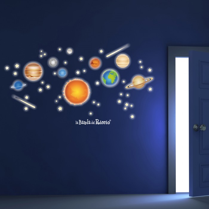 Fluo wall decal "Solar system Planets" softly glowing in the dark. Photo by night