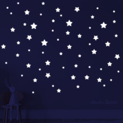 Adesivi murali fluorescenti "Stelline Bianche Fluo" un cielo stellato -foto ambientata  effetto notte-