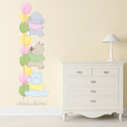 Metro crescita bambini "I Palloncini" tanti palloncini colorati sollevano animaletti. Foto ambientata colore azzurro