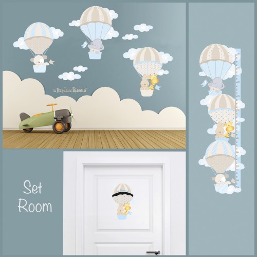 Adesivi murali bambini "set room" con mongolfiere e animaletti: kit, metro crescita e adesivo porta. Foto ambientata