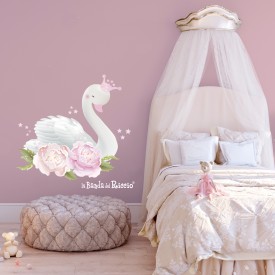 A romantic swan to decorate your little girl's bedroom. Photo