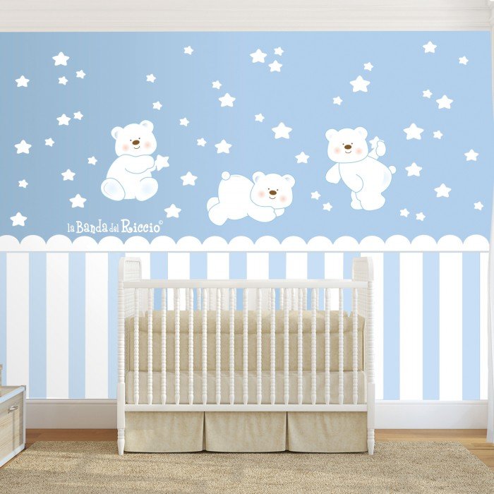 Adesivi murali "Orsetti Polari" tre orsetti bianchi circondati da tante stelle, versione azzurra. Foto ambientata