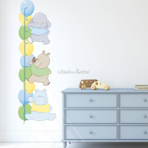 Metro crescita bambini "I Palloncini" tanti palloncini colorati sollevano animaletti. Foto ambientata colore azzurro