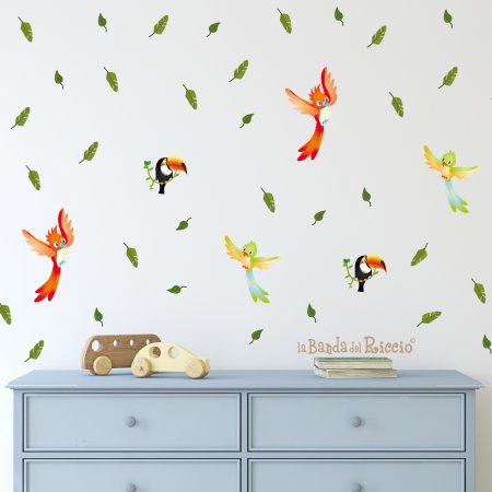 pattern "il Safari" per creare un effetto carta da parati con piccoli adesivi murali raffiguranti foglie e uccellini.
