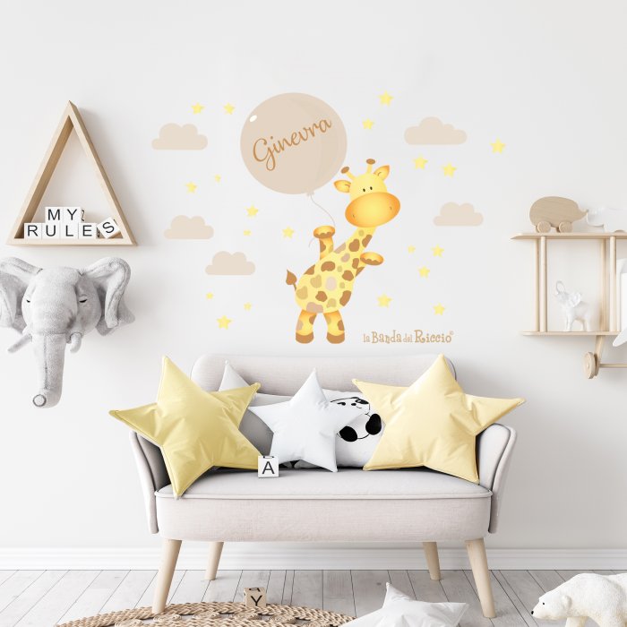 wall sticker "the Giraffe". A giraffe with a balloon surrounded by stars. Photo