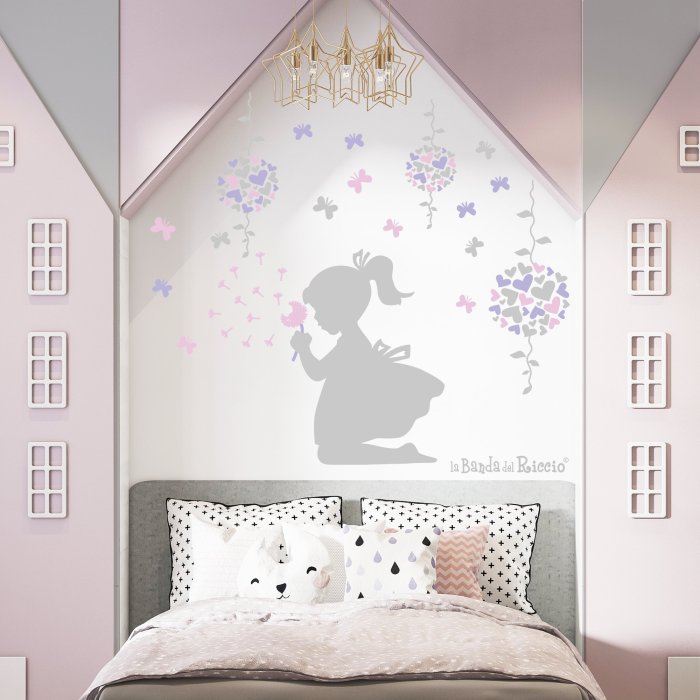 Bambina con Soffioni circondata da corone di cuori e farfalle colori grigio-lavanda-rosa