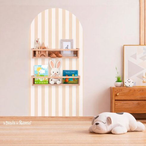 Arco boho rigato meraviglioso come sfondo per libreria