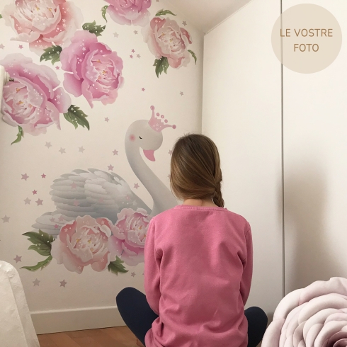 foto di una cliente con peonie rosa e cigno una combinata stupenda