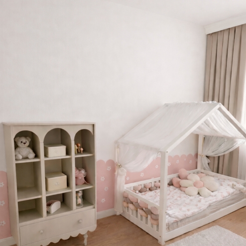 foto ambientata con boiserie rosa antico